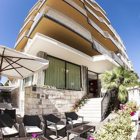 Hotel Brig Cattolica Extérieur photo