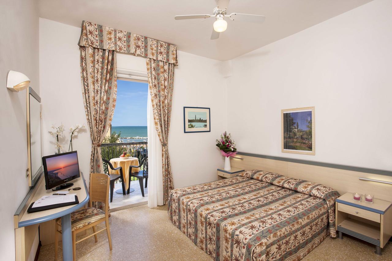 Hotel Brig Cattolica Extérieur photo